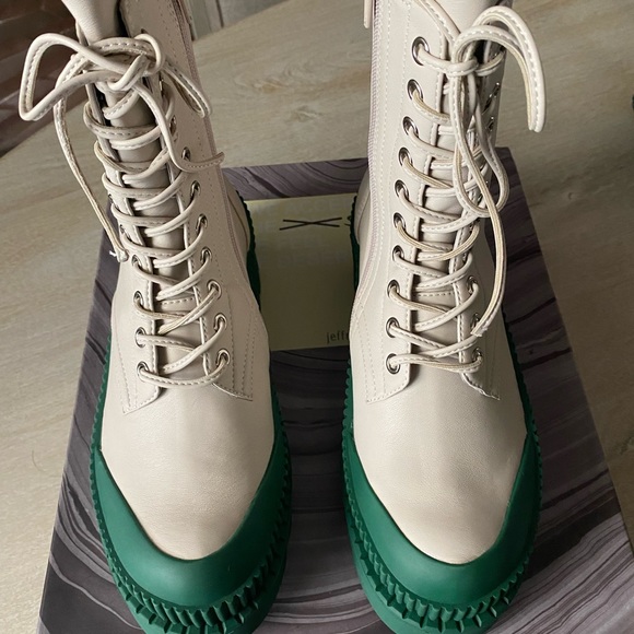 *NIB* Jeffrey Campbell Tough Lug Boots in Ice with Green - Picture 1 of 8